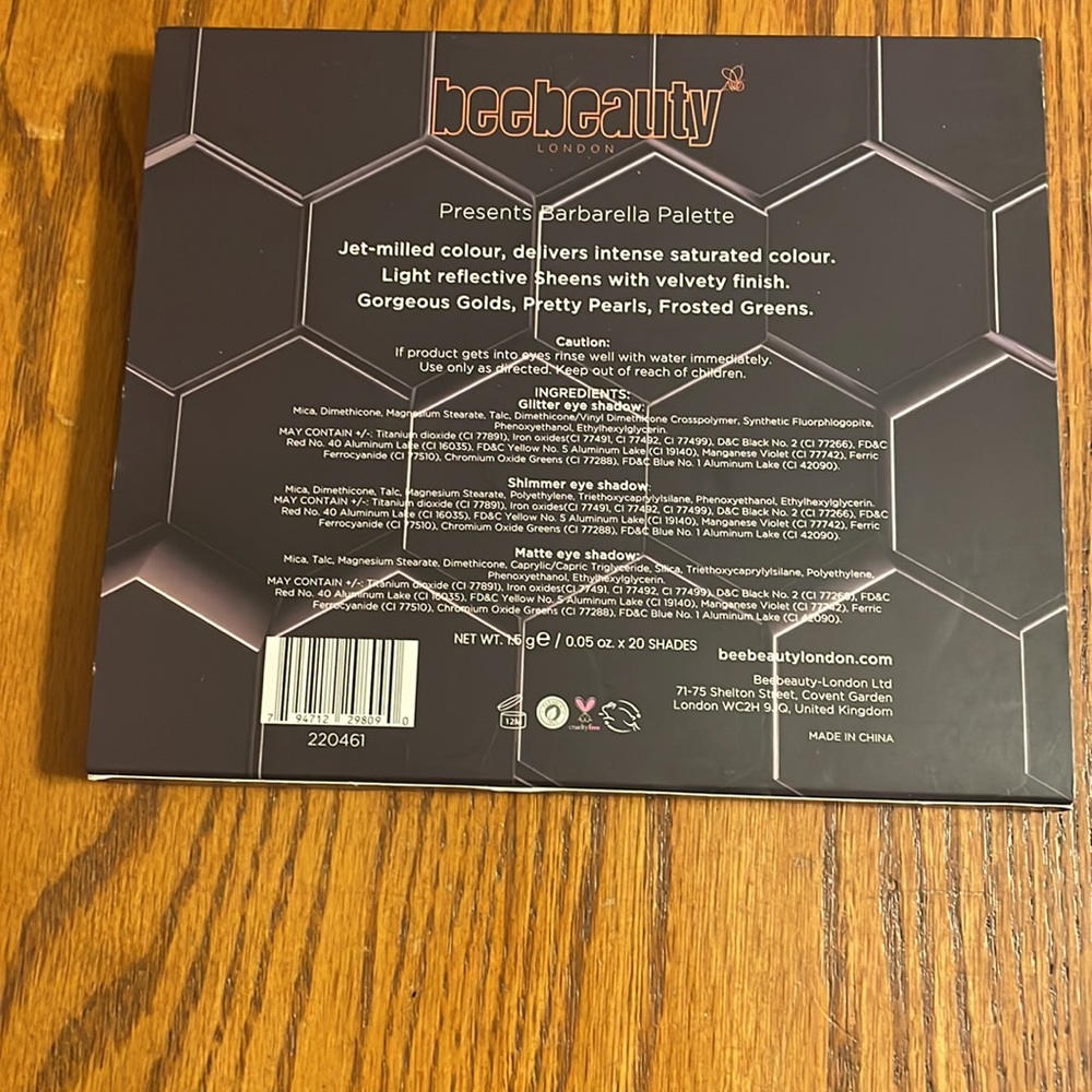 NEW Barbarella eyeshadow pallete - Picture 3 of 3